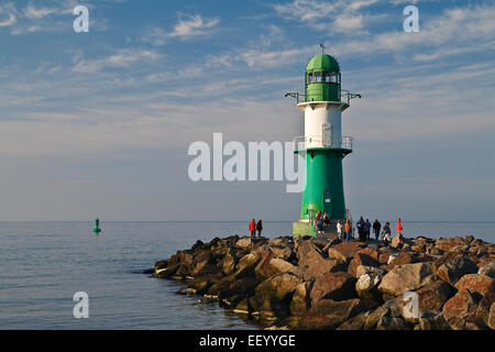 La jetée ouest à Warnemünde. Banque D'Images