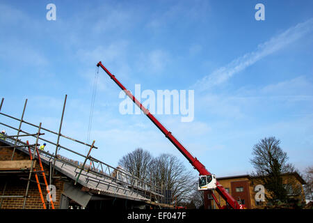 De nombreuses chaînes de supermarchés ferment, les économies financières et l'arrêt de la construction de nouveaux magasins. Cependant, le travail se poursuit dans la construction de ce magasin Sainsbury's à Maidstone dans le Kent au Royaume-Uni. Banque D'Images