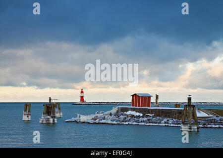 La Mole Warnemünde en hiver. Banque D'Images