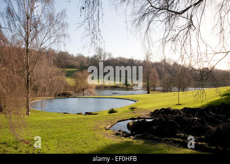 Vues sur la piscine et les lacs à Chartwell, la maison familiale de Winston Churchill Banque D'Images