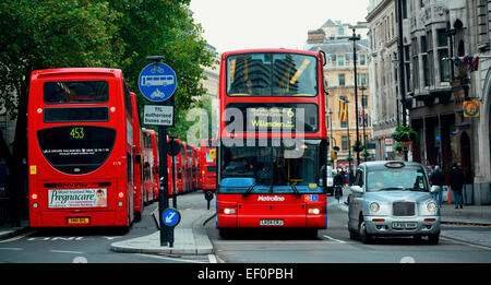 Londres, UK - OCT 27 : Street view le 27 septembre 2013 à Londres, au Royaume-Uni. Londres est la ville la plus visitée du monde et la capitale de l'Angleterre. Banque D'Images