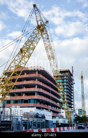 Miami Beach Florida,Ocean Drive,sous chantier,bâtiment,grue,hôtel hôtels logement inn motel motels,condominiums condos res res Banque D'Images