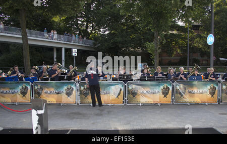 Première mondiale de Wacken 3D du Cinemaxx Dammtor. En vedette : Les pompiers Wacken Où : Hambourg, Allemagne Quand : 22 Oct 2014 Banque D'Images