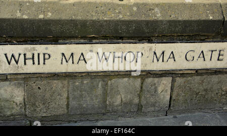 Fouetter Ma Whop Ma Gate street sign in York Yorkshire, Royaume-Uni. Banque D'Images