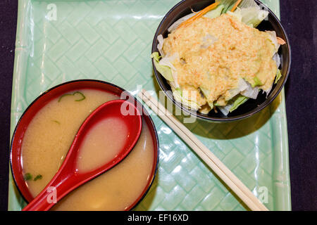 Orlando Florida, International Drive, Oishi Japanese Hibachi & Sushi, restaurant restaurants repas café cafés, intérieur, soupe miso, salade asiatique Banque D'Images