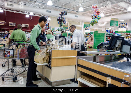 Hollywood Florida,Publix,épicerie,supermarché,vente,nourriture,ligne de départ,file d'attente,employés travailleurs employés travaillant personnel,caissier,ensacheur,travail,travail,FL1 Banque D'Images