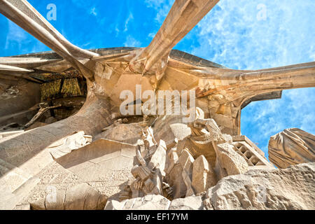 Barcelone, Espagne - 14 Décembre : La Sagrada Familia - l'impressionnante cathédrale conçue par Gaudi, qui est en cours de construction depuis le 19 M Banque D'Images