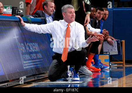 Colorado Springs, Colorado, États-Unis. 24 Jan, 2015. Boise State Broncos LEON entraîneur-chef dans la seconde moitié du riz contre les faucons de l'Armée de l'air. Les Broncos défait les Falcons 77-68 à Clune Arena, à Colorado Springs, CO © Isaiah Downing/ZUMA/Alamy Fil Live News Banque D'Images