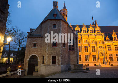 Gruuuthusemuseum éclairés la nuit, Bruges Banque D'Images