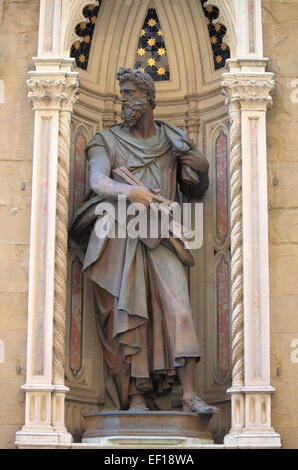 Statue de Saint Lucas dans l'église de Orsanmichele Florence, Italie Banque D'Images