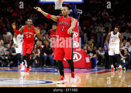 23 janvier 2015 : Toronto Raptors guard Kyle Lowry (7) réagit au cours de la NBA match entre les Toronto Raptors et les Philadelphia 76ers au Wells Fargo Center de Philadelphie, Pennsylvanie. Les Raptors de Toronto a gagné 91-86. Banque D'Images