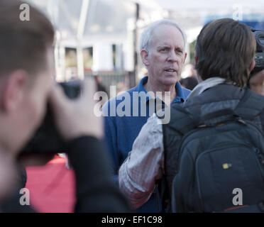 Los Angeles, Californie, USA. 24 Jan, 2015. Vice-président du Comité SAG Awards interview Daryl Anderson avec les médias le samedi. La 21e édition des Screen Actors Guild Awards 2015 les préparatifs étaient en cours au Shrine Auditorium à Los Angeles en tant que travailleurs mis en place des tentes, stades, des gradins et affiche le samedi. L'acteur américain Matt McGorry, 'Orange est le nouveau noir' prête-nom, a dirigé la cérémonie de rouler sur le tapis rouge avec les accessoires et 33 charpentiers, Local 800, directeurs artistiques ainsi que Vice-président du Comité du Prix Sag Daryl Anderson et l'acteur américain Woody Schultz. L'intérieur de la SH Banque D'Images