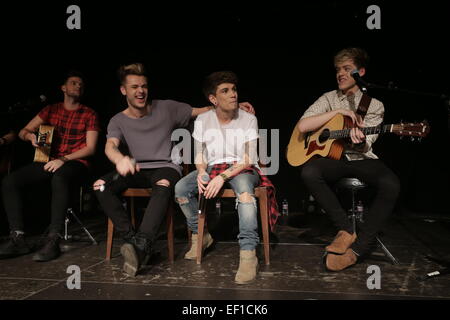 02 Academy, Londres, Royaume-Uni. 24 janvier, 2015. Coups stéréo ont été finaliste dans le X Factor 2014 talent show TV obtenir expulsé après avoir été éliminé en 8 semaine contre Lauren Platt. Le groupe a terminé 5e dans l'ensemble de la compétition. Photographié au cours d'une séance de questions et réponses en direct sur scène. Crédit : David Stock/Alamy Live News Banque D'Images