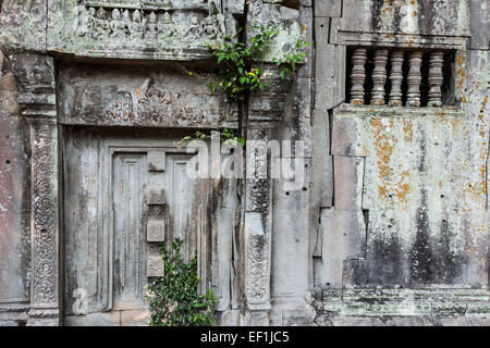 Fenêtre et porte. Beng Mealea Temple en ruines, Angkor Wat, au Cambodge Banque D'Images