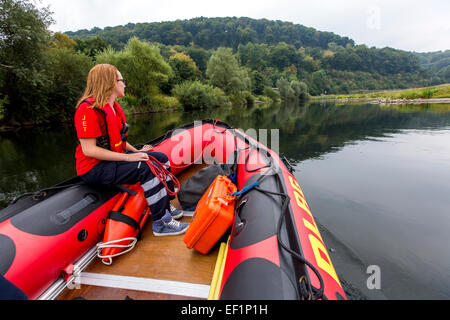 Bateau de patrouille sur la rivière rivière Ruhr, par des bénévoles, la vie allemande DLRG association sauvegarde des nageurs-sauveteurs,,, Banque D'Images