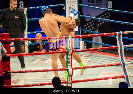 Torino, Italie. 24 janvier, 2015. Thai Box Mania Prestige   Farruku Alkid pré - Carte de l'Albanie VS Ismail Zahir Maroc. Credit : Realy Easy Star/Alamy Live News Banque D'Images