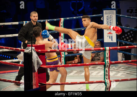 Torino, Italie. 24 janvier, 2015. Thai Box Mania Prestige   Farruku Alkid pré - Carte de l'Albanie VS Ismail Zahir Maroc. Credit : Realy Easy Star/Alamy Live News Banque D'Images