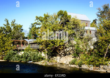 Henegar's Grist Mill Restaurant, ancien moulin à Dawt, Tecumseh, Missouri Banque D'Images