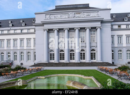 18e siècle Kurfürstliches Schloss ou palais électoral et jardins en Koblenz, Rhénanie-Palatinat, Allemagne, Europe Banque D'Images