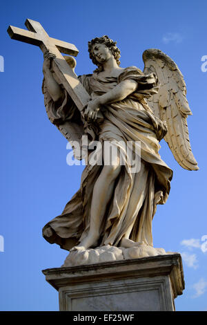 Les anges sur le Pont Saint Angelo, Rome, Italie. Banque D'Images