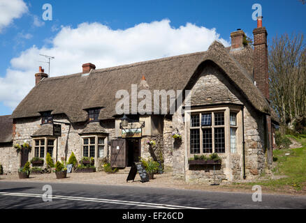 Le Wagon and Horses thatched Country pub-restaurant , Beckhampton, Marlborough, Wiltshire, Angleterre, Royaume-Uni Banque D'Images