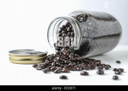 Grains de café dans un pot Banque D'Images