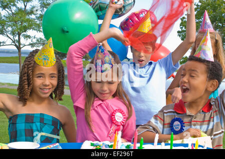 Groupe d'enfants at Birthday party Banque D'Images