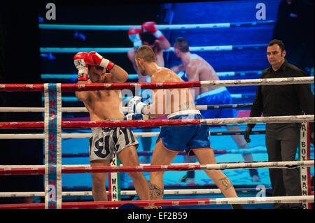 Italie Piémont Turin Palasport Palaruffini 2015 24 janvier 2015 Thai Box Mania - Vittorio Iermano Farruku Ogest l'Italie contre l'Albanie Banque D'Images