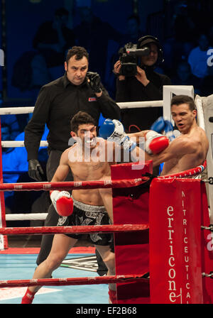 Italie Piémont Turin Palasport Palaruffini 2015 24 janvier 2015 Thai Box Mania - Silviu Podariu la Roumanie contre Paolo Angelini, Italie Banque D'Images