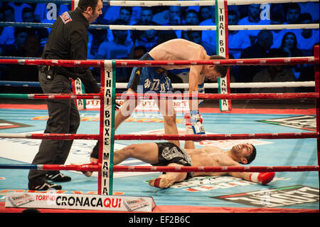 Italie Piémont Turin Palasport Palaruffini 2015 24 janvier 2015 Thai Box Mania - Silviu Podariu la Roumanie contre Paolo Angelini, Italie Banque D'Images