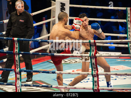 Italie Piémont Turin Palasport Palaruffini 2015 24 janvier 2015 Thai Box Mania - Joris Bodoignet la France contre l'Armen Petrosyan Italie Banque D'Images