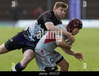 Oxford, UK. 25 Jan, 2015. European Rugby Champions Cup. London Welsh contre Lyon Olympique. Alun Awcock Lachie Munro s'attaque. © Plus Sport Action/Alamy Live News Banque D'Images