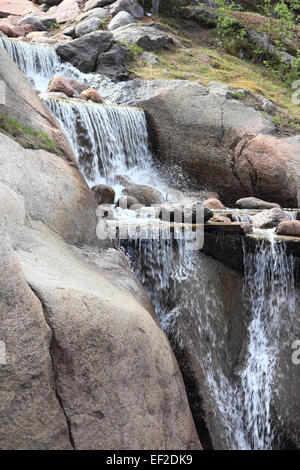 Cascade dans le parc Sapokka Kotka Finlande Banque D'Images