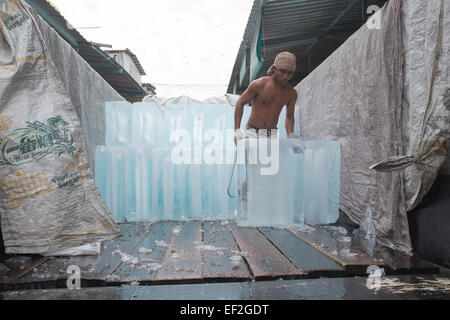 Livraison de glace à Khlong Toey ou marché Toei Bangkok Banque D'Images