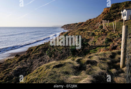 Grange Chine, île de Wight, l'eau transporte de la localité de Buddle Brook près de la mer à proximité de la Grange Ferme et Maison de pitch Banque D'Images