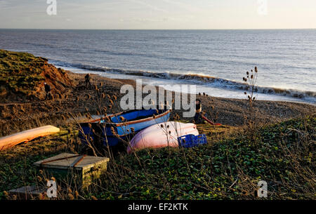 Grange Chine, île de Wight, l'eau transporte de la localité de Buddle Brook près de la mer à proximité de la Grange Ferme et Maison de pitch Banque D'Images