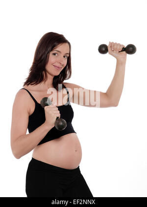 Femmes enceintes caucasian woman entraînement avec haltères studio isolé sur fond blanc Banque D'Images