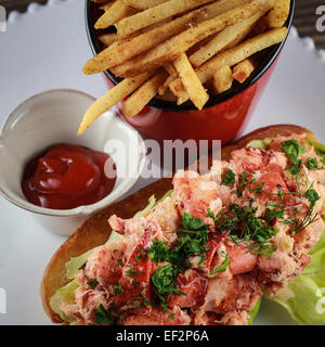 Rouleau de homard à l'un de vingt et un restaurant à North Salem, New York. Photo par Lisa Wiltse Banque D'Images