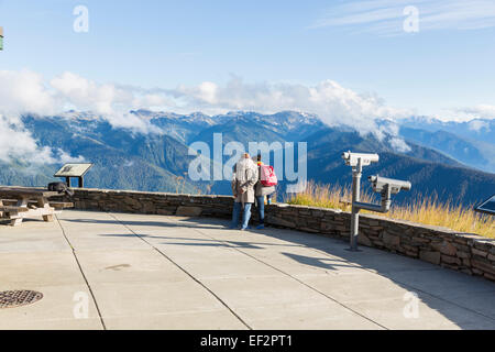 Les touristes à l'Hurricane Ridge Visitor Centre à Olympic National Park, Washington, USA Banque D'Images