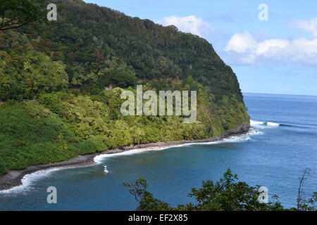 Falaise de la mer au large de la route de Hana, Maui, Hawaii Banque D'Images