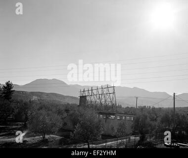Bruxelles, Bxl, Belgique. 18 janvier, 2015. La Grèce, janvier 2015 vide et détruit des panneaux publicitaires et des panneaux publicitaires à côté de la route nationale principale entre Athènes et Thessalonique. La baisse de recettes publicitaires depuis le début de la crise n'est plus de 80  % par Wiktor Dabkowski © Wiktor Dabkowski/ZUMA/Alamy Fil Live News Banque D'Images
