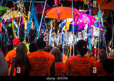 Londres, Royaume-Uni - 28 août 2005 : Fox bande de carnaval dans les défilés du Carnaval 2005. Banque D'Images