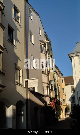 Une maison historique à Rosengasse 11 dans Hall in Tirol, Autriche, connue pour ses caractéristiques architecturales et son contexte historique. Banque D'Images