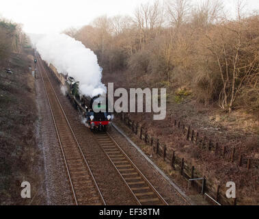 Belmond British Pullman dirigé par le Clan des vitesses de ligne 35028 grâce à une coupe sur son midi Reigate tour circulaire de Surrey Banque D'Images