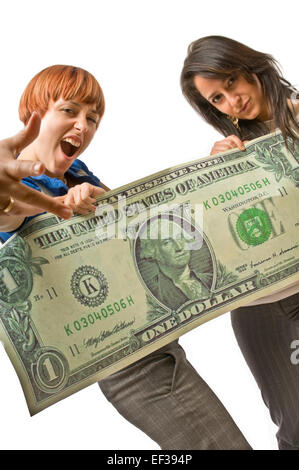 Deux heureux women holding une immense dollar bill Banque D'Images