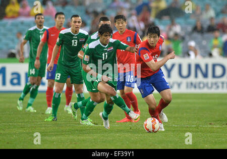 Sydney, Australie. 26 janvier, 2015. Demi-finale de la coupe d'Asie des nations. République de Corée v l'Iraq. L'iraquien Alaa Abdul-Zahra et le capitaine coréen Ki Sung Yueng-.Corée du Sud a gagné le match sur le score de 2-0. Credit : Action Plus Sport/Alamy Live News Banque D'Images