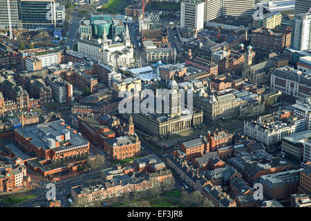 Une vue d'hiver au centre-ville de Leeds avec l'hôtel de ville et d'éminents Salle municipale Banque D'Images