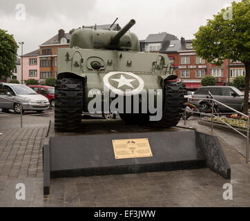 Char Sherman dans Bastogne Belgique, sur la place McAuliffe Banque D'Images