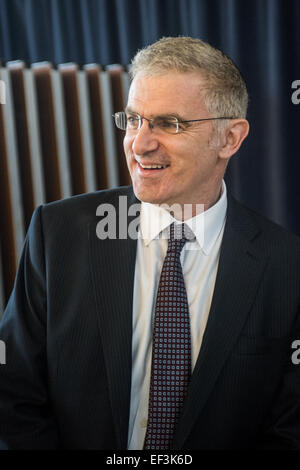 Londres, Royaume-Uni. 26 janvier, 2015. L'ambassadeur d'Israël IL Daniel Taub, lors de sa visite à la communauté juive orthodoxe de Stamford Hill/Cruciatti Crédit : Piero Alamy Live News Banque D'Images