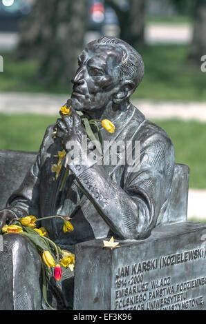 Varsovie, Pologne - 19 avril 2014 : Jan Karski, envoyé de l'Etat souterrain de POL et témoin de l'extermination des Juifs dans un camp de la mort allemand. Banque D'Images